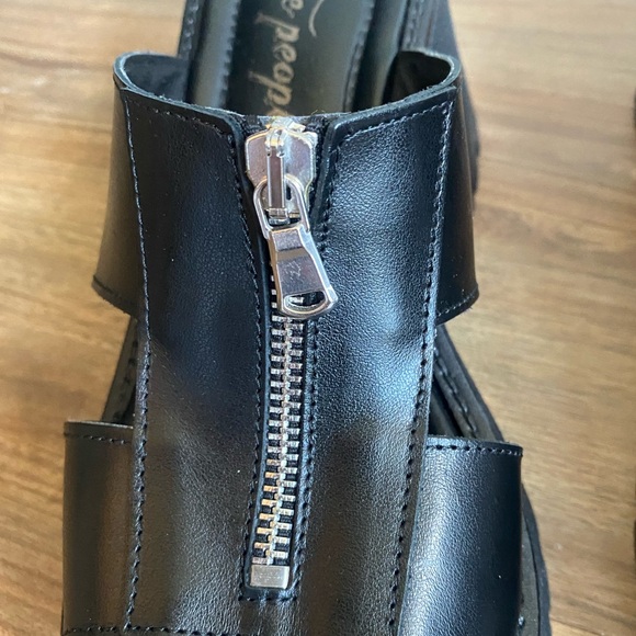 Free People Wishbone Front Zip Sandal platform Black Leather size 41 new unworn - Picture 6 of 10